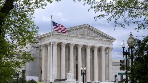 미 대법원, '성별은 두 개뿐' 티셔츠 교내 착용 금지...트럼프 "성전환 학생 육상대회 출전 막아야"