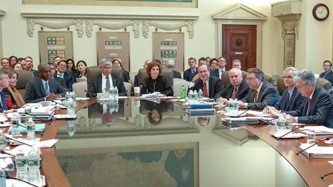 미국 연준 위원들 "인플레냐 실업이냐" 선택기로 우려