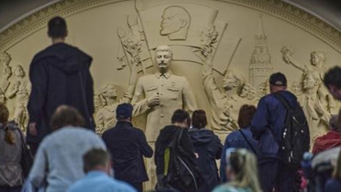 모스크바 지하철에 스탈린 등장..."독재의 부활"