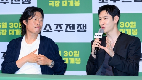 [Y현장] 유해진·이제훈 '소주전쟁'…"숙취처럼 잔상 남을 영화"