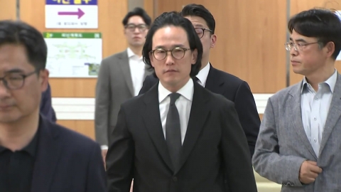 \'200억 원대 배임·횡령\' 조현범 회장 1심서 징역 3년…법정 구속