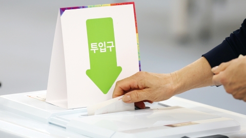 대선 사전투표 이틀째...누계 투표율 오전 10시 기준 23.33%