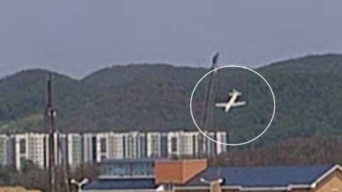 CCTV로 본 초계기 마지막 순간…선회하다 \'수직 추락\'