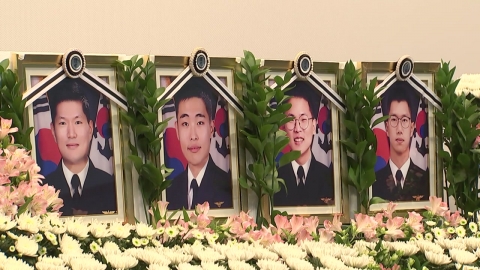 해군 초계기 순직 장병 \'눈물의 영결식\'…대전현충원 등에 영면