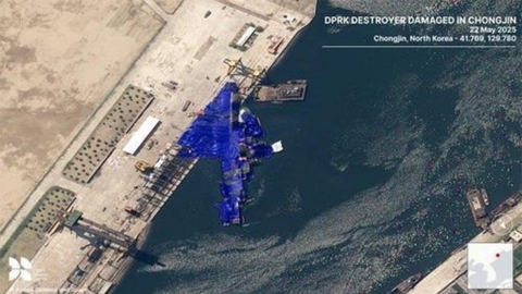 북한, 좌초 구축함 똑바로 세워...김정은 "무조건 6월 복구"