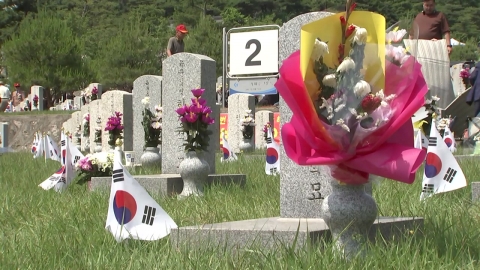 현충일 추모 발길…"당신의 희생을 기억합니다."