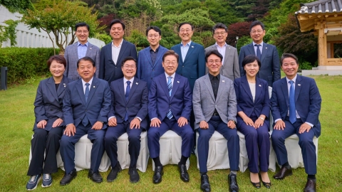 이 대통령, 여당 전·현직 지도부와 만찬…"국민 삶 나아지는 것이 진정한 성공"