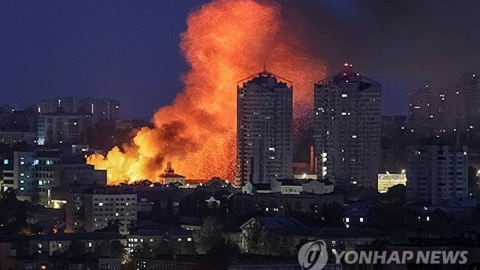 러, 우크라 정부 건물 폭격하나..."엄청난 보복 이뤄질 것"