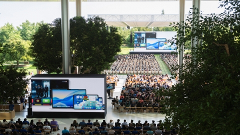 애플, 12년 만에 운영 체제 개편...반투명 디자인 도입했지만 새로운 제품 발표 없어