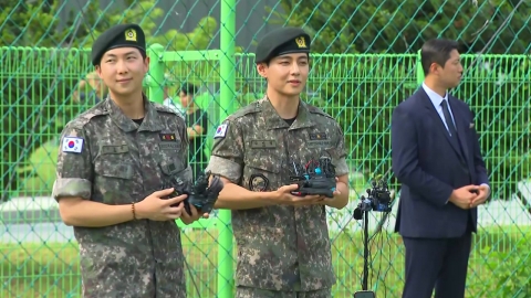 RM 색소폰 들고 뷔 함박 웃음…"빨리 무대 복귀 할게요"