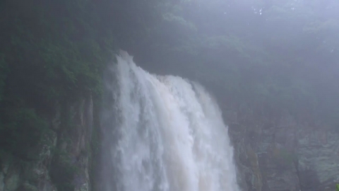 한라산 250mm 이상 폭우…엉또 폭포 장관