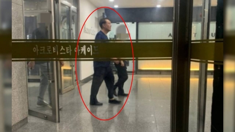 "경찰 출석은 안 하고 활보?"…尹 \'여유 산책\' 목격담에 논란 확산