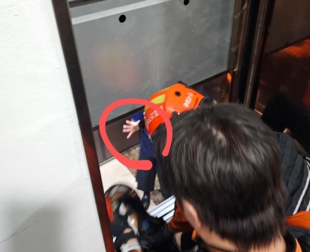"승강기 갇혔는데 호텔이 119 신고 막아" 주장...호텔 측 '묵묵부답'