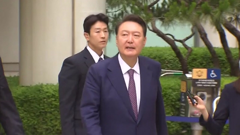 윤 전 대통령 "좀 보게 가로 막지 마"…보고 또 보고 싶은 사람은? [앵커리포트]