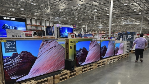 미국 5월 소매 판매 전월 대비 0.9%↓..."소비 위축"