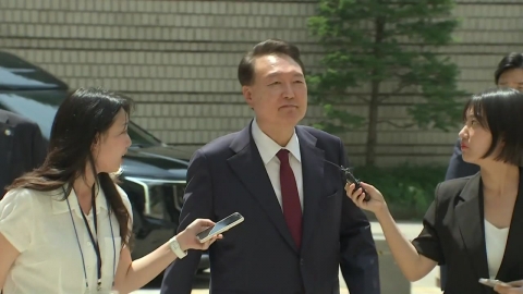내란 특검, 재판 첫 참여 "신속 재판"…윤 측 "위헌적 특검법"