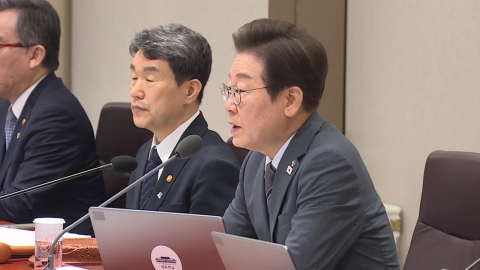 이 대통령 "세계 상황 어려워, 민생 대응 세심히"…조만간 기자회견