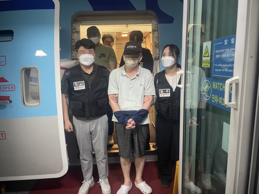 11억 횡령 후 필리핀으로 튄 은행원…18년만에 수갑 차고 귀국