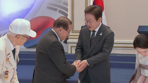이 대통령, 연평해전·천안함 유족 등과 오찬…연일 보훈 행보