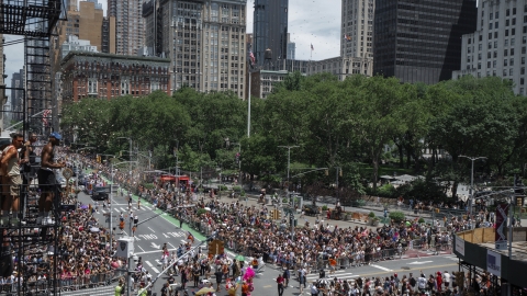 세계 곳곳 성 소수자 행진...기업 후원 급감
