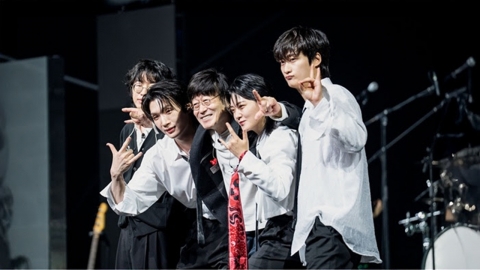 '라이브 와이어' 김창완·김광진, 세대 넘는 음악 교감으로 감동 선사