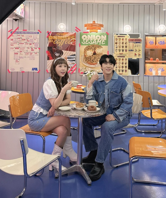 "결혼하지 마세요" 팬들 만류에…신지 댓글은?