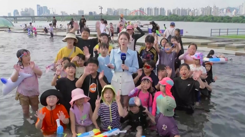 [날씨] 35℃ 안팎 폭염 맹위…더위 반기는 도심 물놀이장