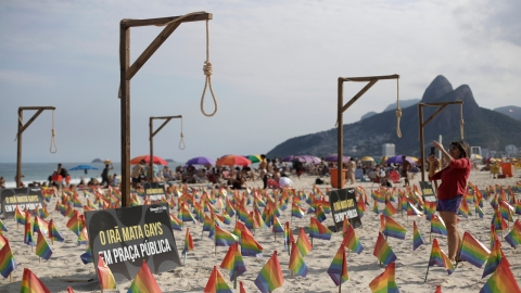 브릭스 회의 열린 브라질에서 이란 규탄 집회...교수대·무지개 깃발로 이파네마 해변 뒤덮어