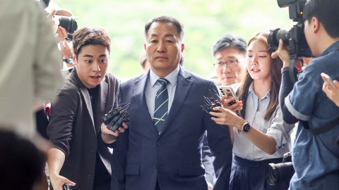 \'VIP 격노설\' 김계환 전 사령관 특검 소환…피의자 조사