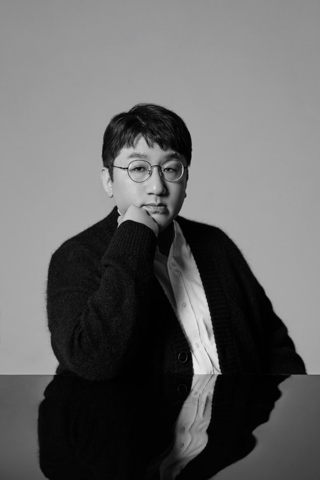 방시혁, 증시 사기 의혹…하이브 "법률 준수하며 상장 진행"