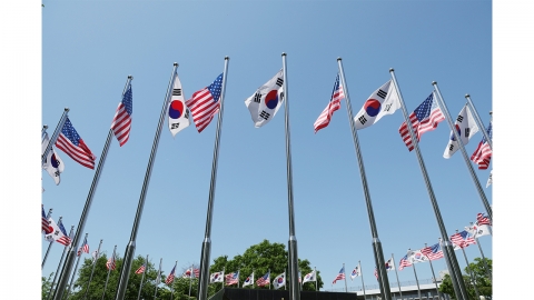 한국인 90% "미국이 가장 중요 동맹"…"최대 위협은 북한 40%, 중국33%"