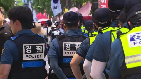 윤, 심문 8분 앞두고 사저 출발…법원 앞 경계 삼엄
