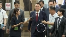한 손 호주머니 꽂고 나와...에어컨 없는 독방으로 [앵커리포트]