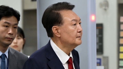  내란 특검, '구속' 윤 내일 오후 2시 출석 요구