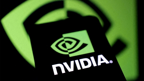 트럼프·젠슨 황 비공개 회동...'중국 견제 엇박자' 조율?