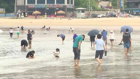 바다로! 바다로!…을왕리해수욕장 피서객 \'북적\'