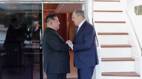 \'호화 보트\'에서 러 장관 만난 김정은…"관광지구 홍보맨 자처"
