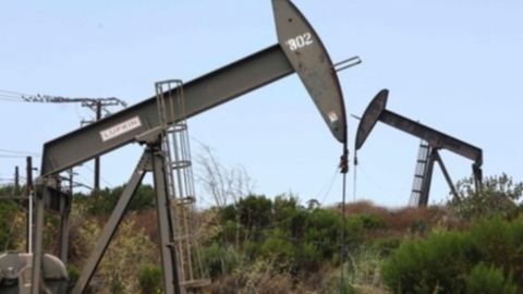 뉴욕 유가, 트럼프의 미온적 러시아 제재에 2.1%↓