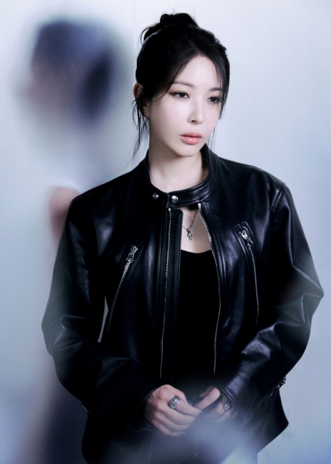 보아, 무릎 수술로 단독 콘서트 취소 결정 "앨범 발매는 예정대로"
