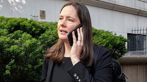 트럼프, 엡스타인 사건 담당 연방검사 면직...전 FBI 국장 딸