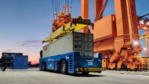 [기업] 현대로템, 부산신항에 '컨테이너 무인 이송장비' 57대 공급