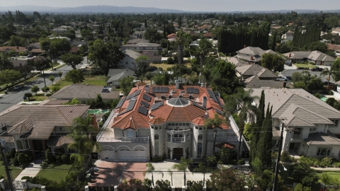 '대리모 출산 뒤 아동 학대 혐의' 미 부부 집에서 아동 21명 발견