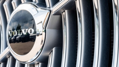 트럼프 '관세 폭탄' 맞은 볼보...2분기 영업이익 64%↓