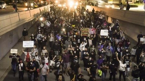 흑인여성 오인사격 경찰에 '징역 하루' 구형...유족 반발