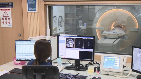 금속 목걸이 착용한 美남성, MRI 기기에 끌려가 중태