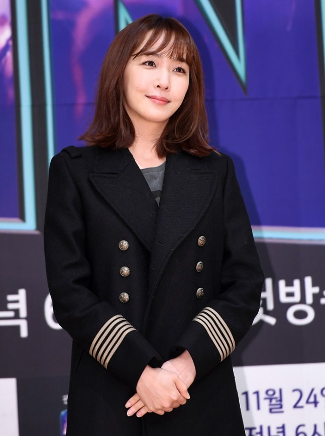 “건방져지는 거 아니냐"…김이나, 신인 그룹 향한 발언 '뭇매'