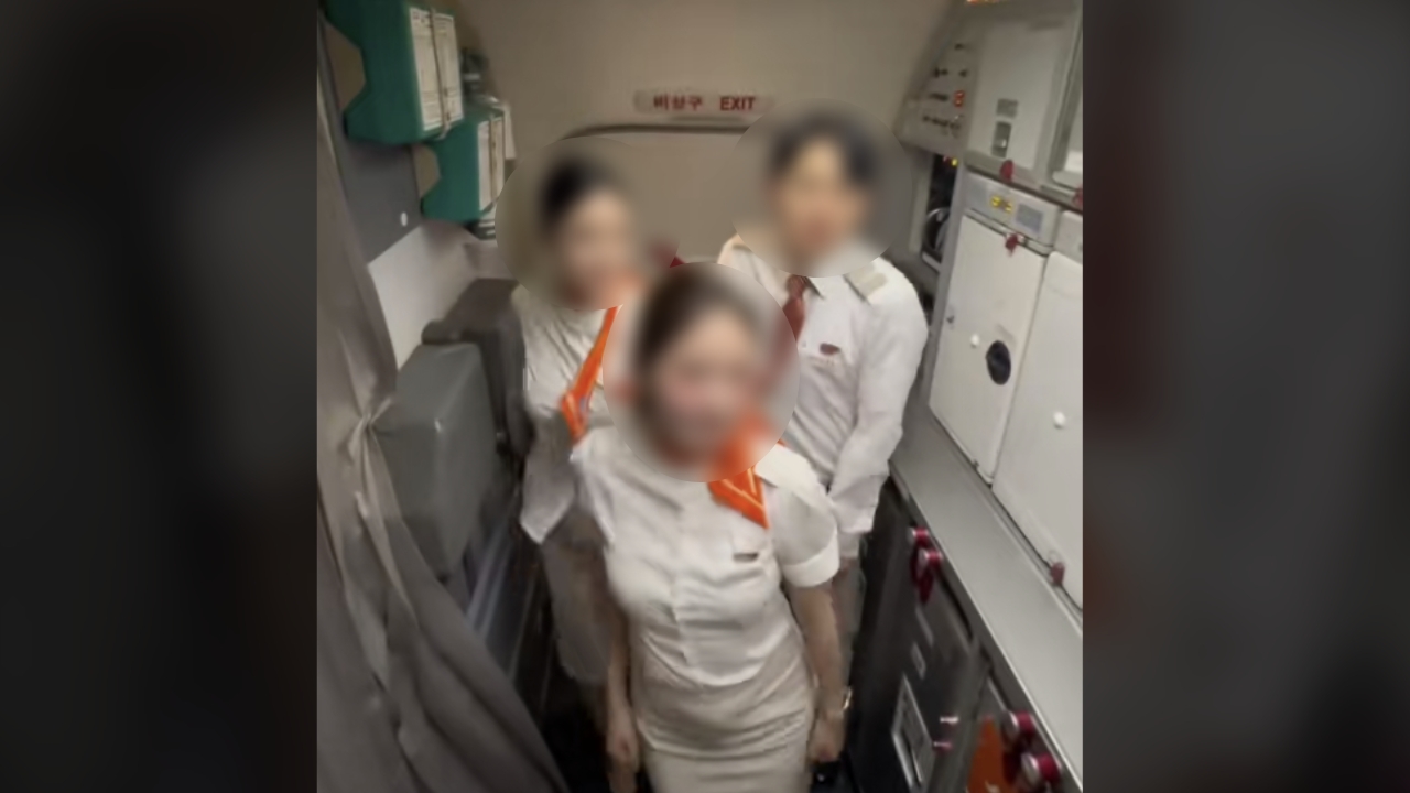 "참사 8개월 지났는데, 부적절"...승무원들 숏폼 영상에 '갑론을박'