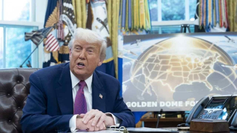 트럼프, 아마존으로 머스크 견제...골든돔에 아마존 참여 타진