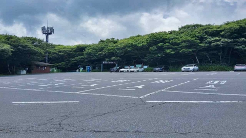한라산 탐방 안내소 주차 요금 내년부터 시간제로 바뀐다