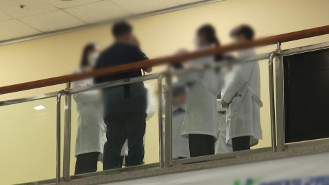의대 본과 3학년 졸업 시기 대학 자율로…특혜 논란